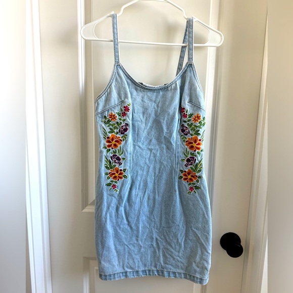 F21 Blue Denim Mini Dress with Embroided Flower Details - Picture 1 of 5